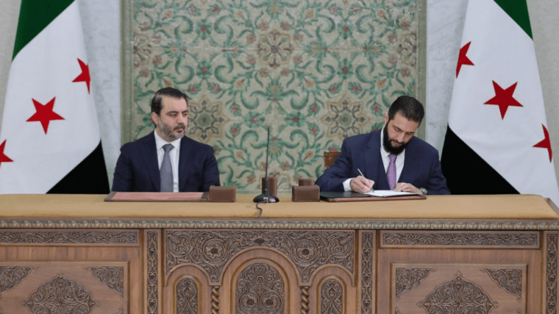 سوريا: الشرع يوقّع على مسودة الإعلان الدستوري الجديد