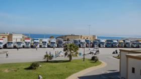 “البركة الجزائرية” تطلق قافلة من 30 شاحنة محمّلة بالطرود الغذائية (فيديو)