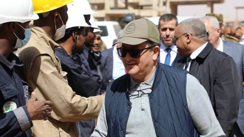 صناعة..غرّيب يتفقد مصنع الاسمنت في أدرار ويُطالب بالاسراع في تشغيله