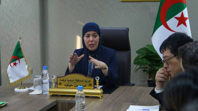 بن مولود تطلق أول عملية تشغيل لمركز البيانات بالمحمدية
