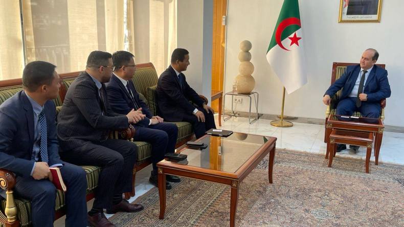 مباحثات مع “شيري” لتصنيع السيارات في الجزائر