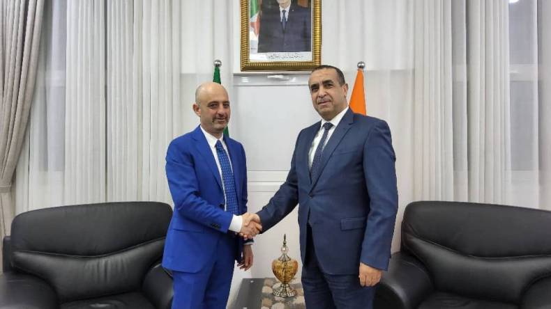 مباحثات جزائرية أمريكية لتطوير الصناعة الكهربائية في الجزائر