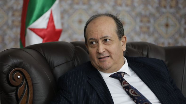 صناعة..غريّب يدعو لتقديم نموذج موحد لمآزر تلاميذ الطور الابتدائي