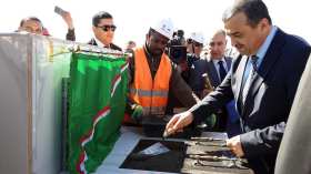 وضع حجر الأساس لمحطة طاقة شمسية بقدرة 80 ميغاواط في العبادلة