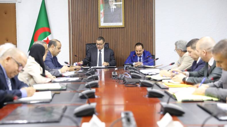 ملف إتمام تحويل أصول المؤسسة الجامعية للنقل على طاولة سعيود