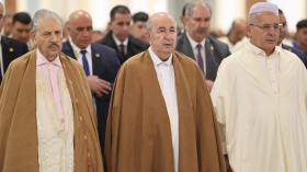 رئيس الجمهورية يؤدي صلاة عيد الفطر المبارك بجامع الجزائر (فيديو)