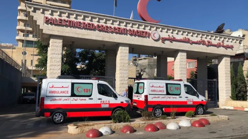 العثور على جثامين 14 شهيدًا من أفراد الدفاع المدني والهلال الأحمر الفلسطيني في غزة