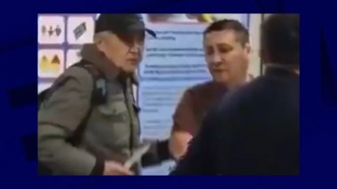 Un ancien boxeur kazakh sauve une femme menacée par un homme armé de couteau (VIDEO)