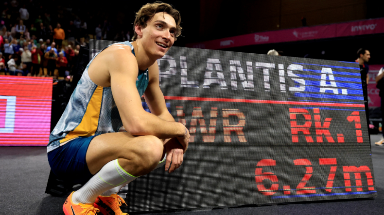 السويدي دوبلانتيس يحطم رقمه القياسي العالمي في القفز بالزانة