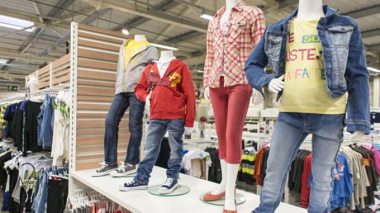 Achat de vêtements de l’Aïd en ligne: confort et économies à l’ère numérique