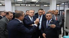 وزير الداخلية التونسي يزور مديرية إنتاج السندات والوثائق المؤمنة بالحميز