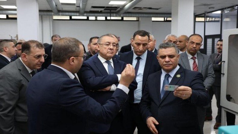 وزير الداخلية التونسي يزور مديرية إنتاج السندات والوثائق المؤمنة بالحميز