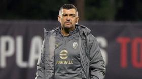 لمّا يلعب مدير إعلام الميلان بـ “خبزة” المدرب كونسيساو!