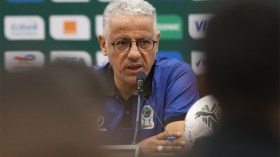 عمروش مرشح ليكون أول جزائري يؤهل منتخبا إفريقيا للمونديال