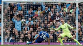 بِالفيديو: لما ألغى الحكم ركلة جزاء محرز على طريقة “ألفاريز”