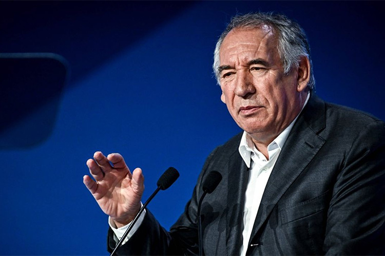 The French take to the streets to bring down the government of Bayrou and the far right