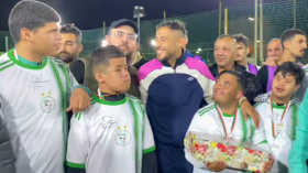 بالفيديو.. بلايلي يشارك في تكريم ذوي الاحتياجات الخاصة قبل الالتحاق بتربص “الخضر”