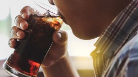 أضرار استهلاك المشروبات الغازية في وجبة الإفطار