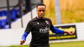 لاعب من الدرجة الإنجليزية السابعة وآخر من الشلف لِمواجهة الجزائر