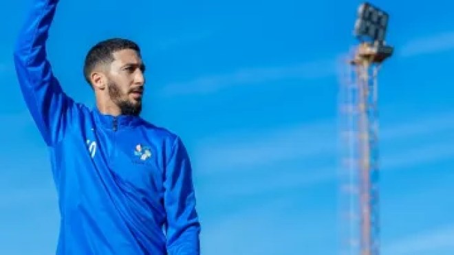 بِالفيديو: بن رحمة “يُدغدغ” منافسيه