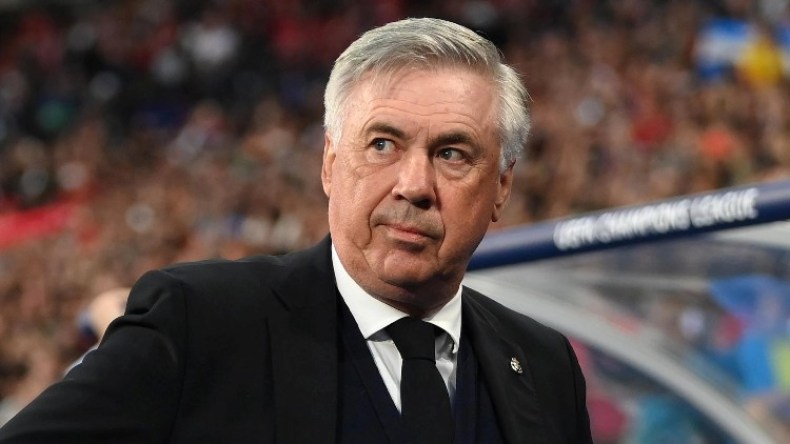 أنشيلوتي: لاعب “مغرور” كان يُغطّي وجهه بِالمنشفة استفزازا لي