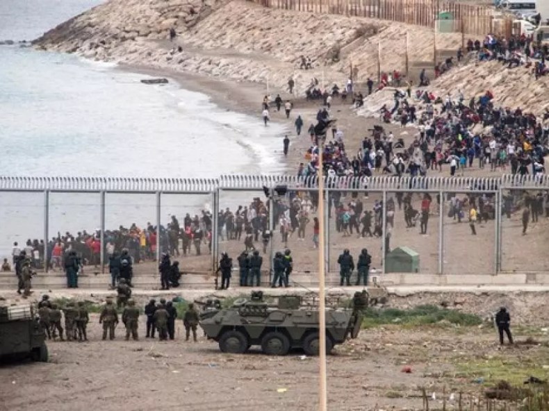 Les autorités marocaines laissent passer des migrants illégaux vers Ceuta
