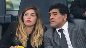 ابنة مارادونا تؤكد أنها خائفة من “المافيا” التي قتلت والدها