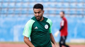 محرز يُعادل رقم بلومي وعمورة يُمسك بِمصابيح