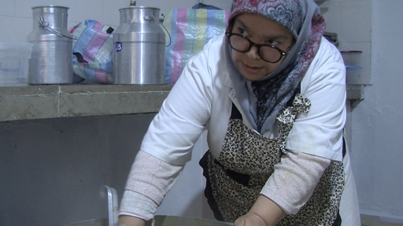 الحاجة جميلة.. سيدة نذرت نفسها لخدمة الصائمين