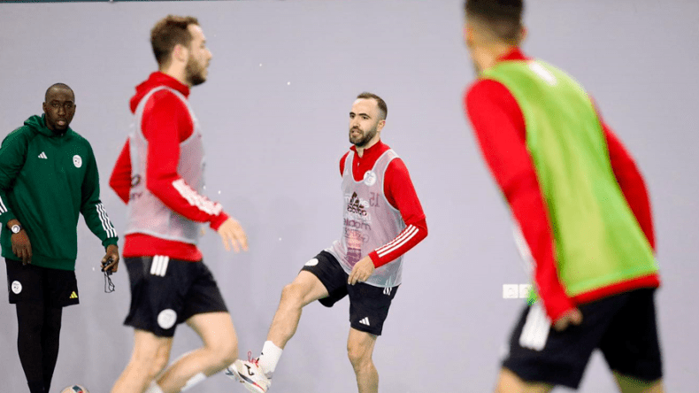 بالصور.. المنتخب الجزائري لكرة القدم داخل القاعة في تربص تحضيري جديد