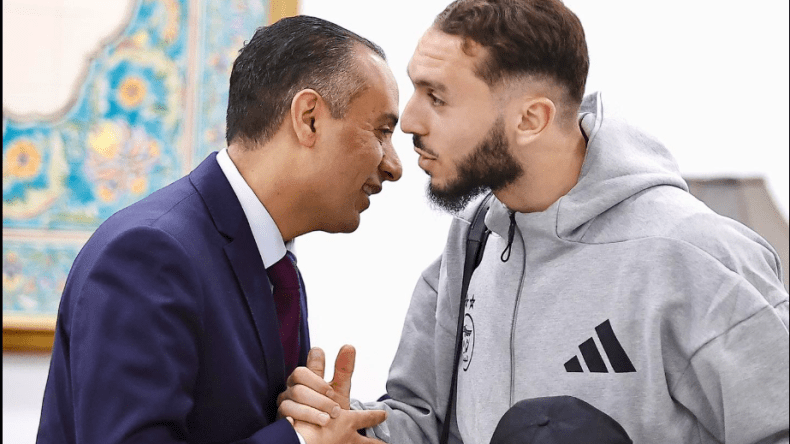 بالصور.. وفد “الخضر” يغادر باتجاه فرانسيس تاون تحسبا لمواجهة بوتسوانا