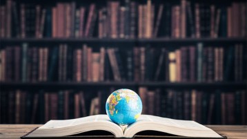 الحلقة السّادسة: بين الغرب والشّرق (1)