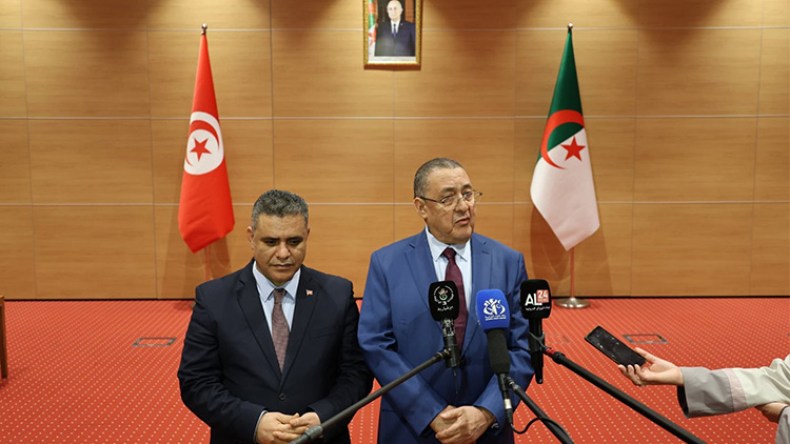 استنفار جزائري تونسي ضد التهريب والهجرة غير النظامية