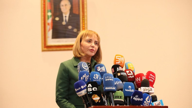 فتح باب الحوار والنقاش مع كل فعاليات المجتمع المدني