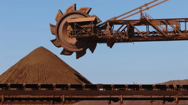 قرارات ترامب تُربك سوق خام الحديد