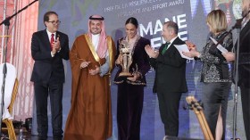 تكريم إيمان خليف وكيليا نمور وجائزة فخرية لمصطفى دحلب