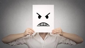 لهذا تشعر بتقلب المزاج أثناء الصيام؟