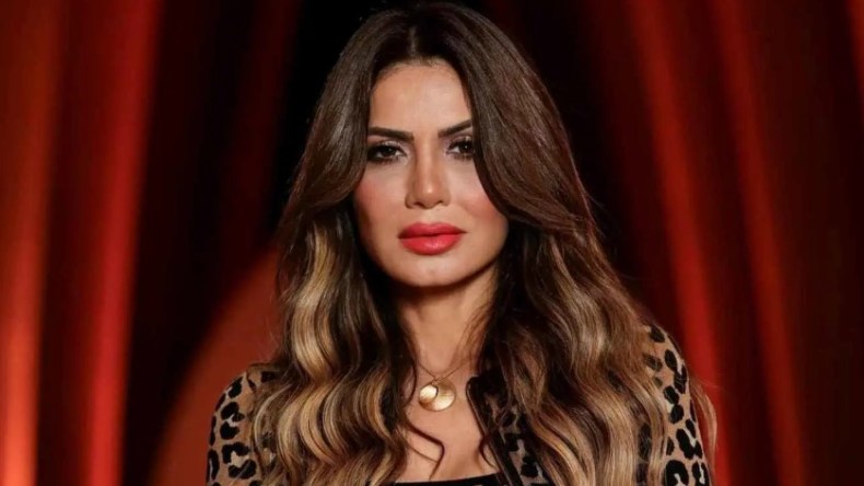 بالفيديو.. فنانة شهيرة تتحدث عن خيانة الرجال لها وتنسحب من “العرافة” غاضبة!