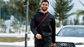 المدافع ناير يعلّق على استدعائه الأول لتمثيل الجزائر