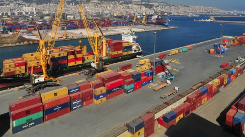 إجراءات لتسهيل تفريغ السلع بالموانئ في نهاية الأسبوع