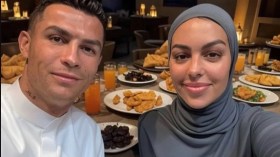 جورجينا بالحجاب ورونالدو بالقميص العربي في سهرة رمضانية.. ما القصة؟