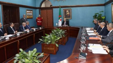 Le président de la République préside une réunion consacrée à l’examen de la situation du transport aérien