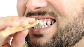 لهذا يجب استعمال السواك بانتظام؟