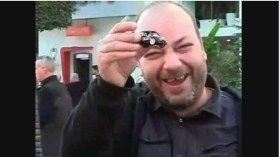 بعد الضجة بشأنه.. هذا ما طلبه الفائز بسيارة بلاستيكية من الشعب الجزائري!