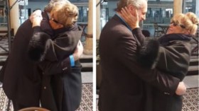 بالفيديو.. هكذا كان لقاء منى واصف مع ابنها بعد فراق 20 عاما!