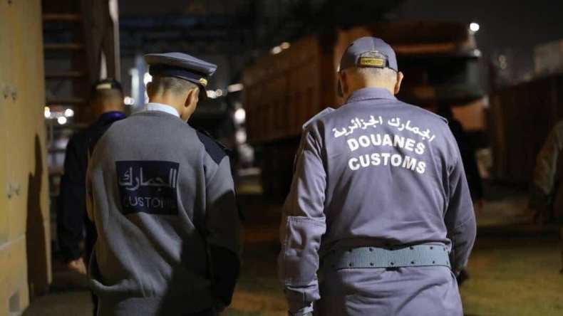  الجمارك تشارك في عملية تفتيش مفاجئ بميناء وهران   