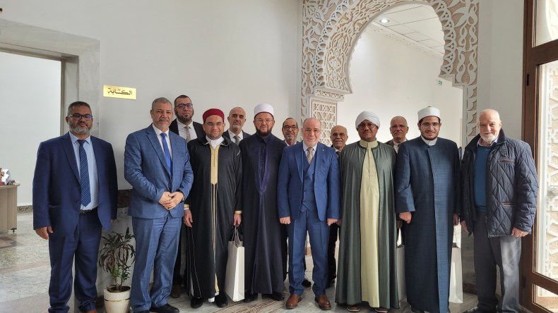 بلمهدي يستقبل وفدا من علماء دول العالم الإسلامي
