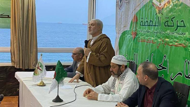 ذويبي يدعو الجزائريين ليكونوا سدا أمام المؤامرات التي تحاك ضد بلدهم