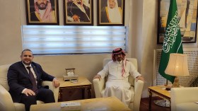 خدمة الحجاج الجزائريين على طاولة ديوان الحج والسفير السعودي