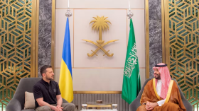 زيلينسكي في السعودية قبل اجتماع “حاسم” مع واشنطن